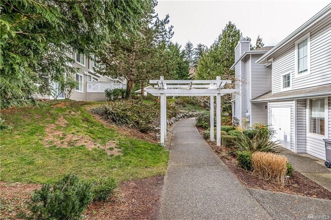 Building Photo - 2Bd/2Ba Issaquah Condo