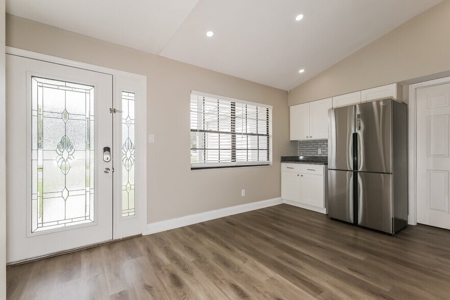 Building Photo - 3938 King Dr