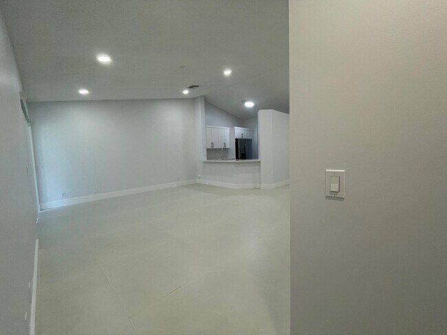 Building Photo - 1630 Zenith Way