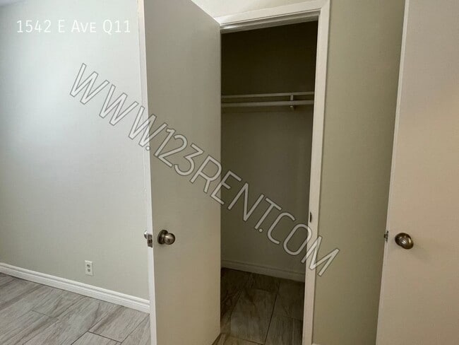 Building Photo - 1542 E Ave Q11