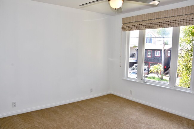 Building Photo - Beautiful spacious Home