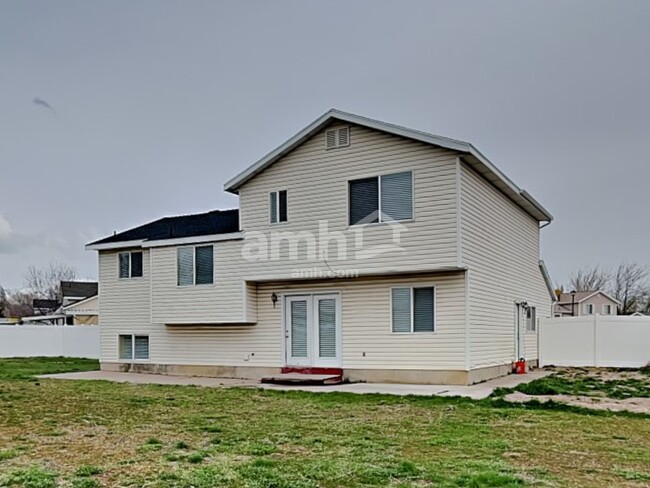 Building Photo - 498 N 500 W