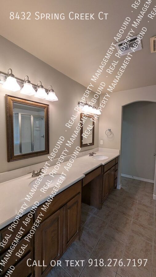 Building Photo - 8432 Spring Creek Ct