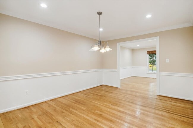 Building Photo - 5 BR 4.5 BA home with inground heated pool and extensive hardscape!