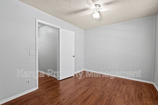 Building Photo - 408 N Cypress Dr