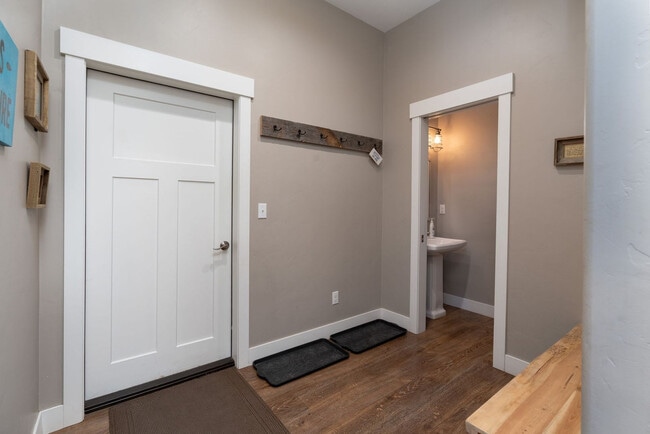 Building Photo - 278 Mountain Willow Dr