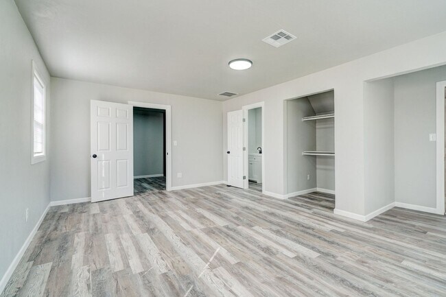 Building Photo - Move-In Ready! Beautifully Updated Home with Easy I-40 Access!