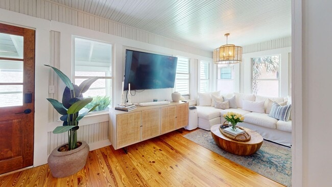 Building Photo - Presenting a meticulously renovated and fu...