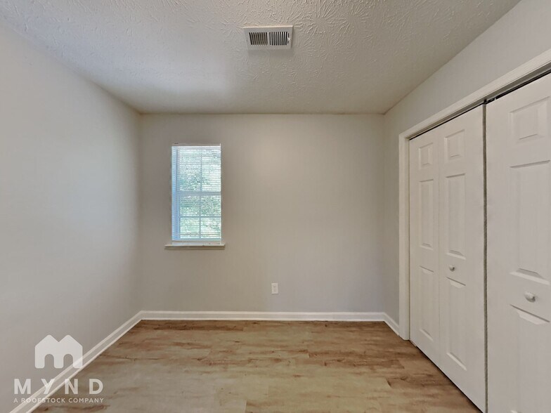 Building Photo - 545 Haymarket Ct