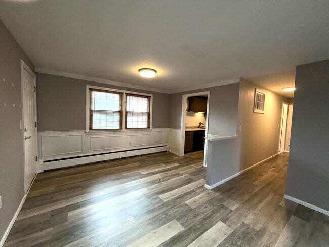 Building Photo - 27 Brewster Rd