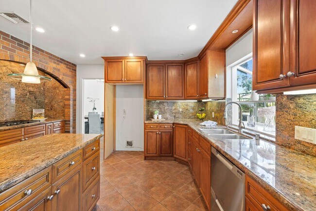 Building Photo - 287 Golden Fern Ct