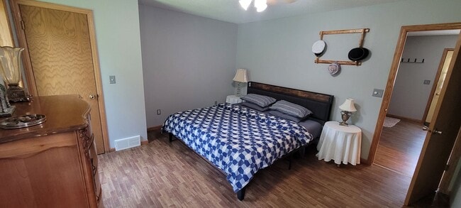 Building Photo - Fully Furnished 3 Bedroom House