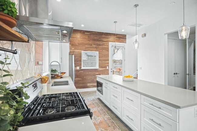 Building Photo - 1218 Eleanor St