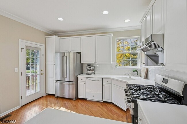 Building Photo - 12 Hansom Rd