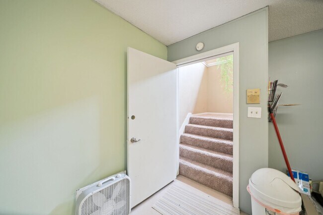 Building Photo - House for Rent 3 Bedrooms 2 Bath !!!!!