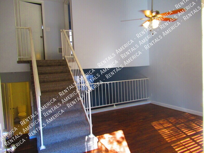 Building Photo - 3491 N Arizona Ave