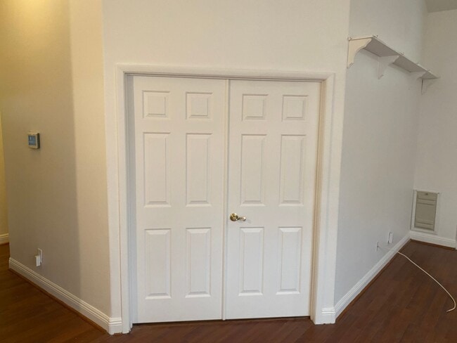Building Photo - NW!! Single Story!! No Carpet!! No HOA!! B...