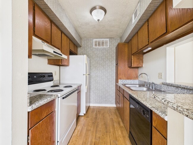 Building Photo - 4441 Old College Rd