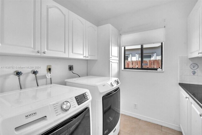 Building Photo - 13340 NW 8th Ct