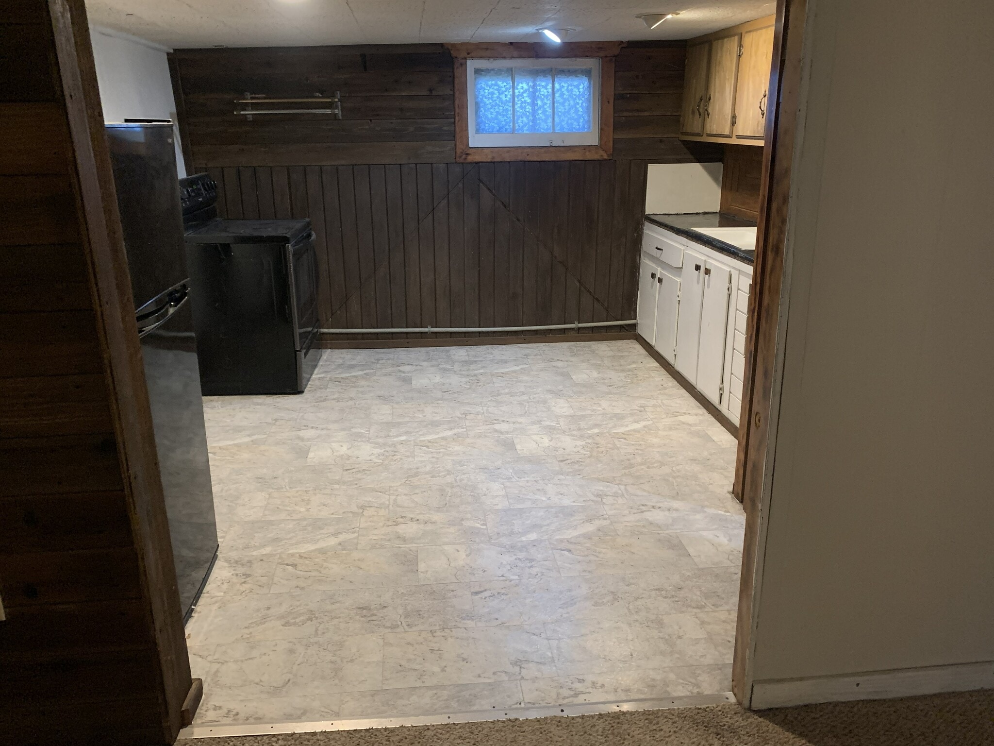 Kitchen - 709 Farlow Ave