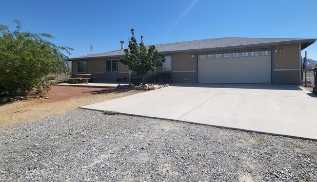 Building Photo - 831 David Adam Rd