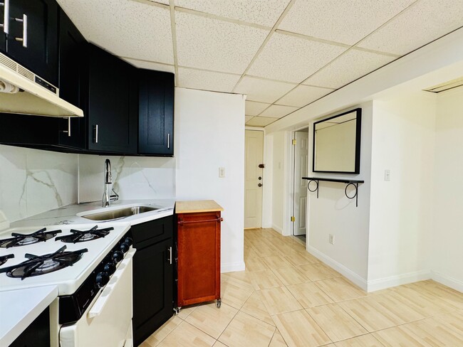 Building Photo - 104 North St