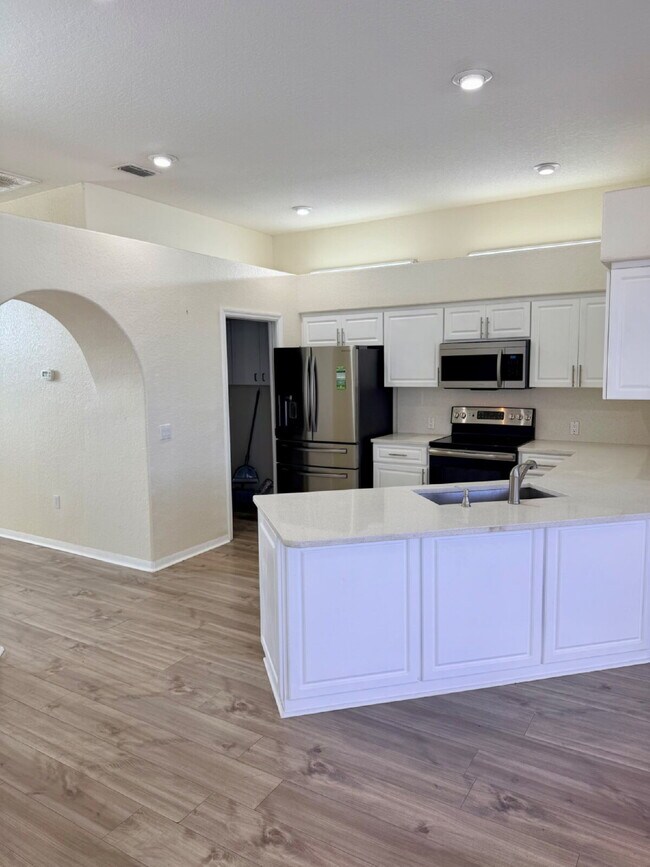 Building Photo - Beautifully maintained POOL home for Rent.