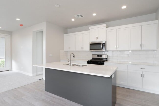 Building Photo - Beautiful New 3 Bedroom Home in Brio