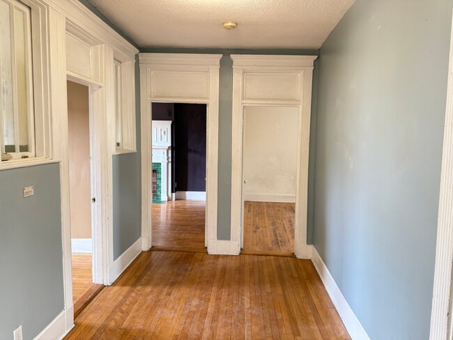 Building Photo - 30 Glenville Ave