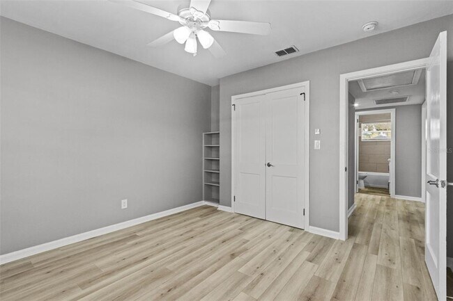 Building Photo - 2302 S Thixton Ct