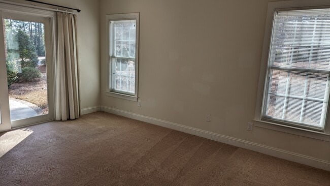 Building Photo - 501 Longwood Pl