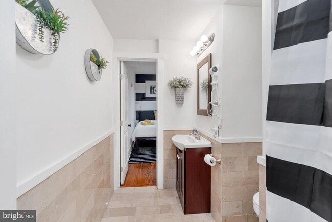 Building Photo - 2134 Locust St