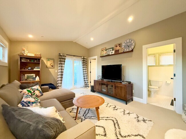 Building Photo - 251 San Pedro Ave