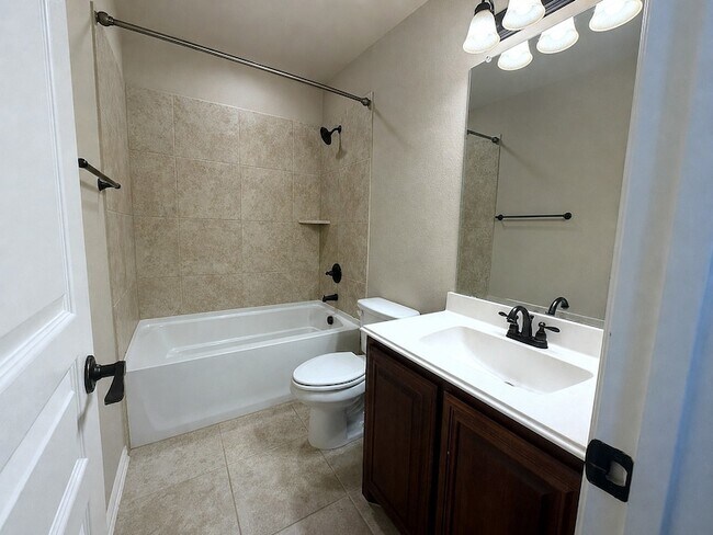 Building Photo - 1109 Abbey Ln