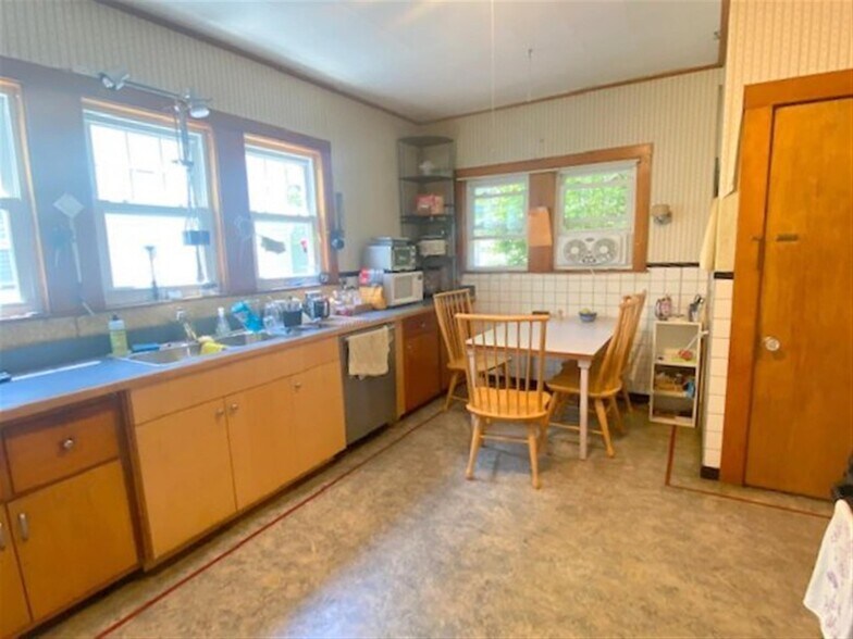 Primary Photo - 44 Paulina St
