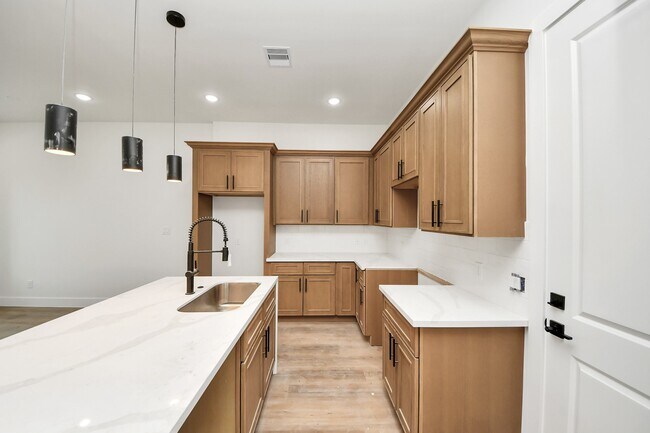 Building Photo - 8206 Colonial Ln