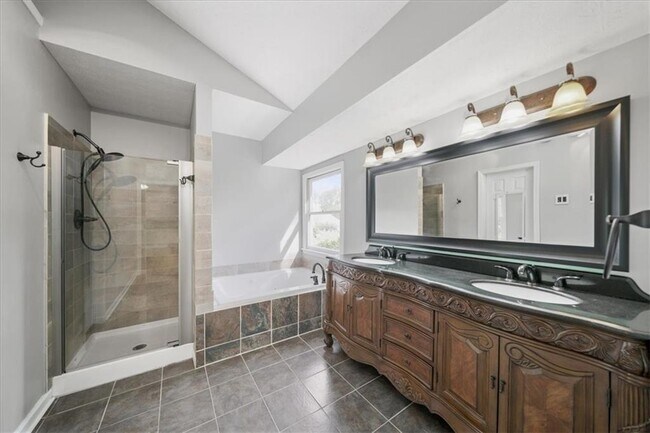 Building Photo - 4085 Pineset Dr