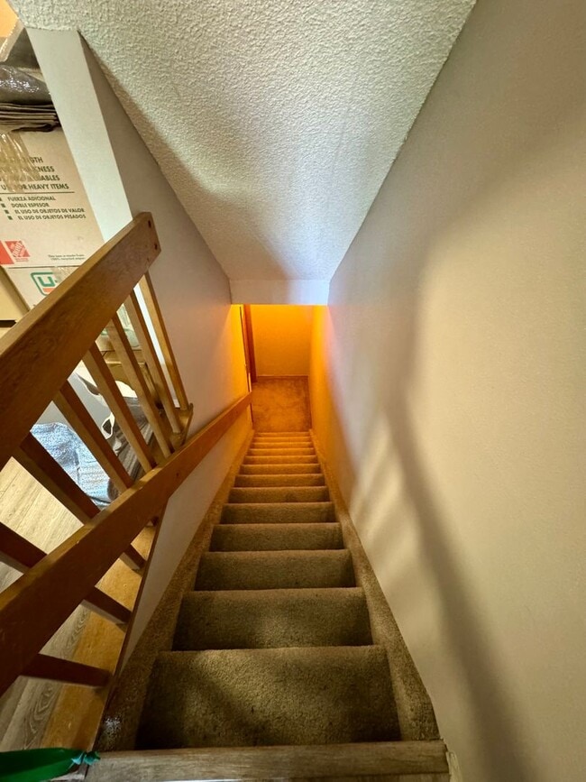 Building Photo - Cozy Townhome on North side with 1 car garage