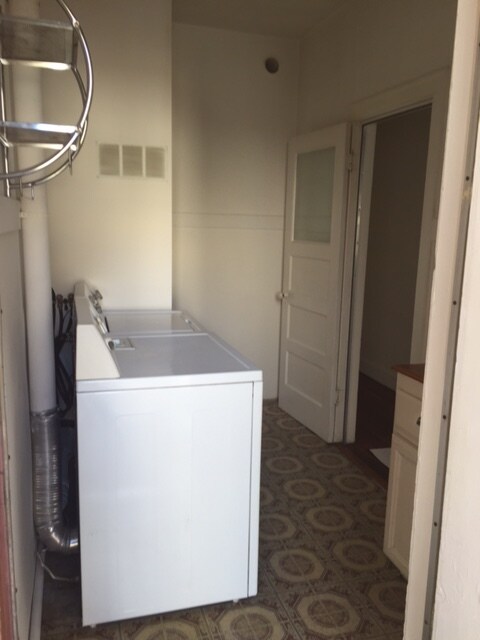in unit laundry machines - 5911 Carlton Way