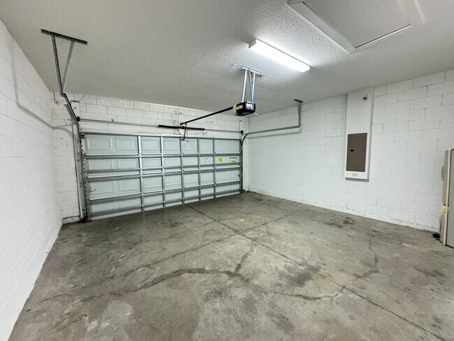 Building Photo - $500 OFF OF A MONTH OF RENT! Beautiful 4BD/2BA Home in Poinciana – No HOA Approval Needed! Pets W...