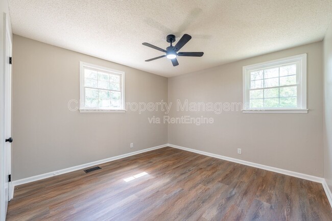 Building Photo - 282 Southburn Dr