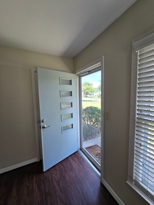 Building Photo - Newly remodeled 3 bed/1 bath home with a 1...