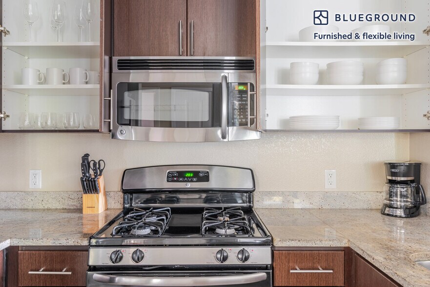 Building Photo - 800 High School Way