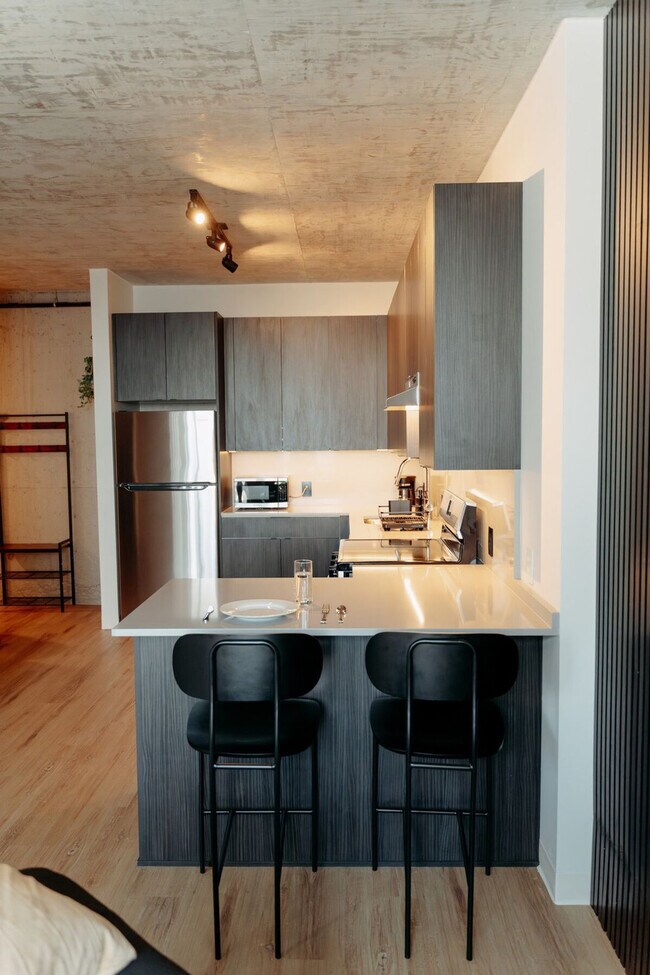 Building Photo - 755 S Clark St