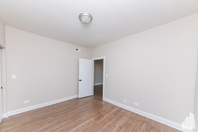 Building Photo - 3405  West Fullerton-2