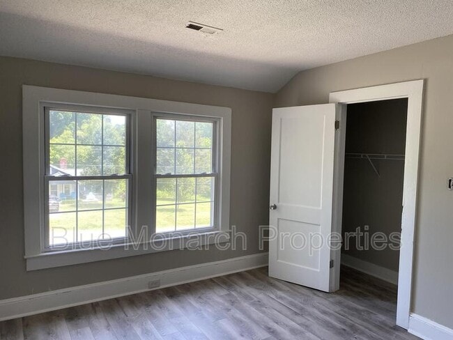 Building Photo - 5249 Clearwater Lake Rd