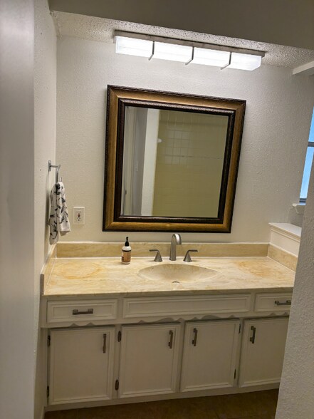 Building Photo - 1707 Chisolm Trail