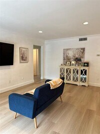 Building Photo - 10236 Regal Oaks Dr