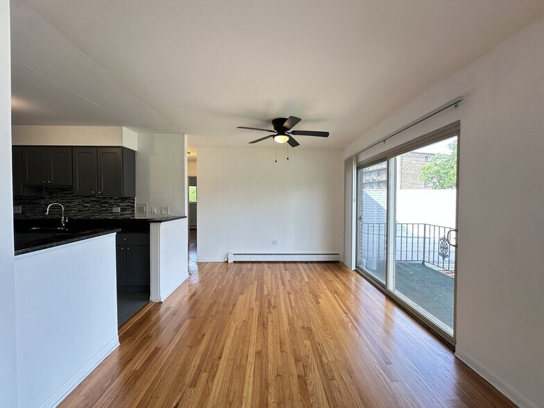 Building Photo - 1653 Oakwood Ave