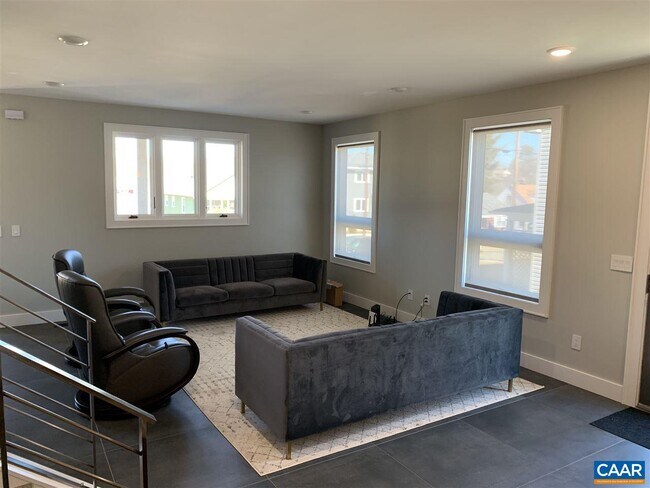 Building Photo - 808 Elliott Ave